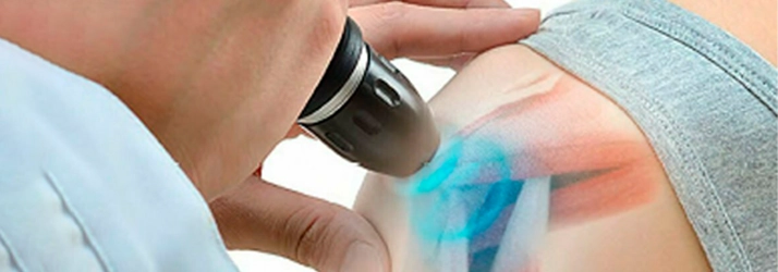 Chiropractic Gresham OR Extracorporeal Shockwave Therapy Hero Doctor doing Extracorporeal Shockwave Therapy in patient shoulder
